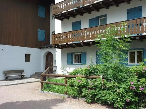 Appartamento Niki Campitello, hotel in Campitello di Fassa