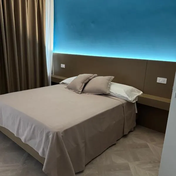 HOUSE on sunday LUNA, hotel in Crotone