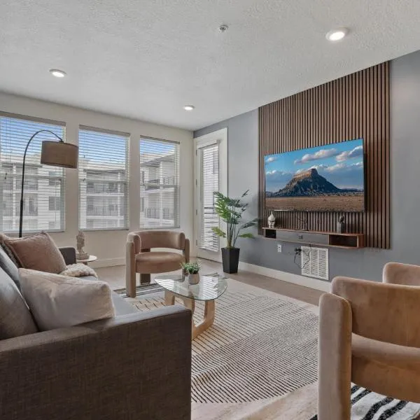 Downtown SLC 2Bed, 2Bath with Rooftop Access, хотел в Солт Лейк Сити