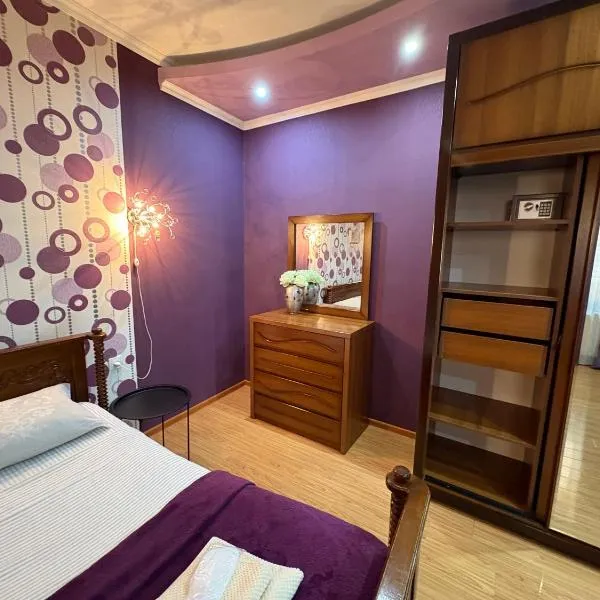 SDD Brothers - Дом с балконом в сердце Тбилиси, hotel in Tbilisi City