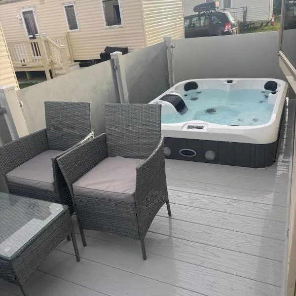 Luxury Hot tub breaks at Sunnymede, Ingoldmells, ξενοδοχείο σε Ingoldmells