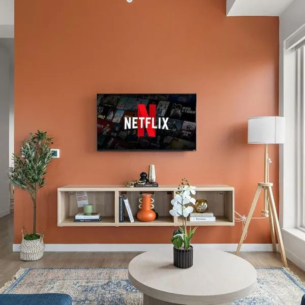 W603 Luxury 2 Bedroom Top Floor Condo In DT Minneapolis, Minutes From Minneapolis Convention Center & US Bank Arena, hotel u gradu 'Minneapolis'