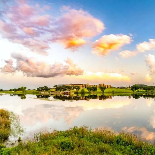 Rough Creek Lodge Ranch and Resort, hotel in Glen Rose
