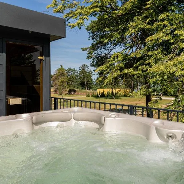 Balaton Flow Residence، فندق في فونيود