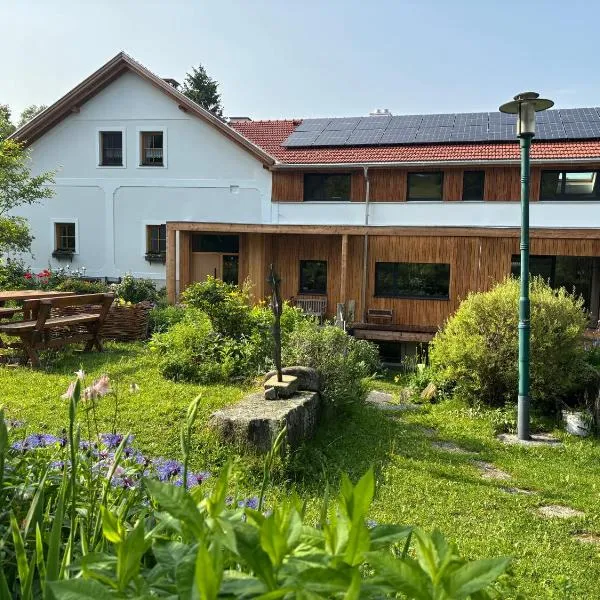 Biohof Besenbäck, hotel in Rappottenstein