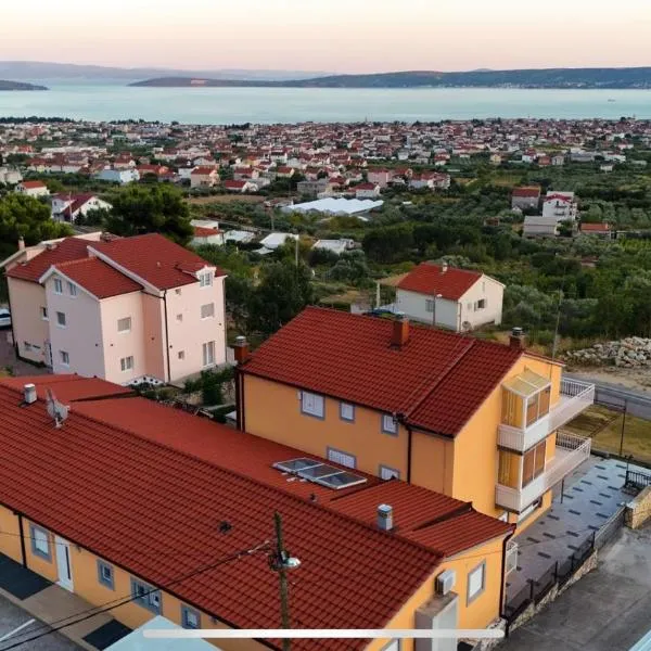 Apartments and rooms Niki 2, hotel v destinaci Kaštela