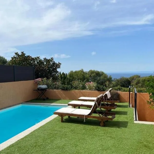 Villa a 5 minutos de la playa, hotel in Cascabraga