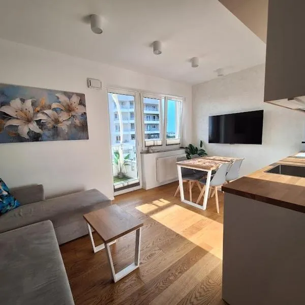 Apartament Widokowa 13-stka z widokiem na Stadion Śląski i Park Śląski, 13 piętro, parking podziemny free、カトヴィツェのホテル