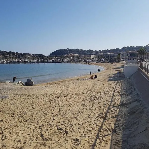 Magnifique emplacement pour ce joli f3, hotel in Cavalaire-sur-Mer