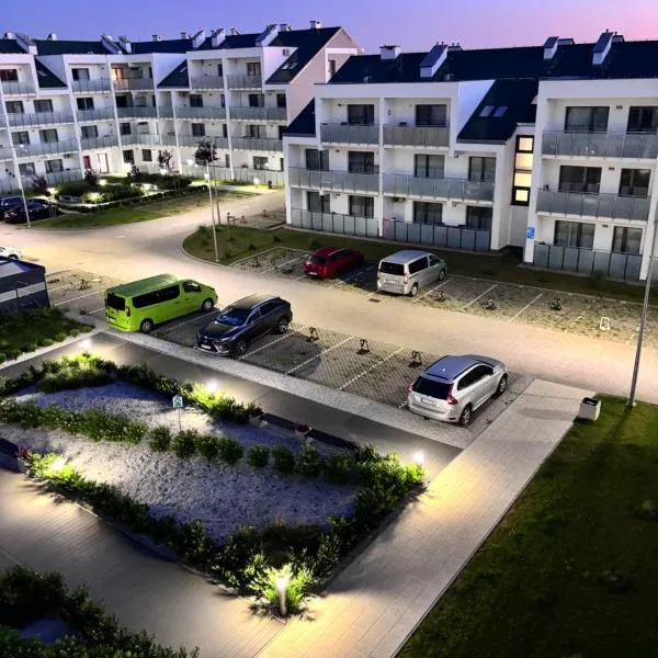 Nadmorski Relaks - komfortowy apartament blisko plaży w Sunset Resort, hotel in Grzybowo