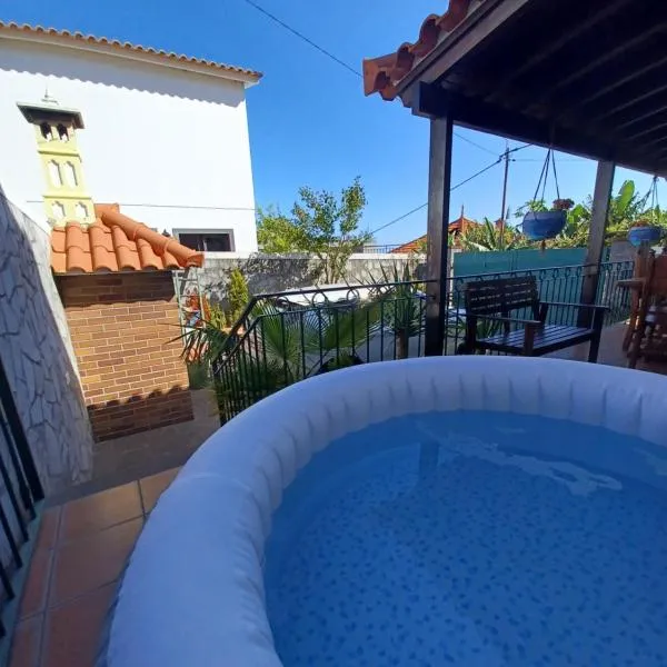 A House near CR7 Museum Madeira, хотел в Фуншал