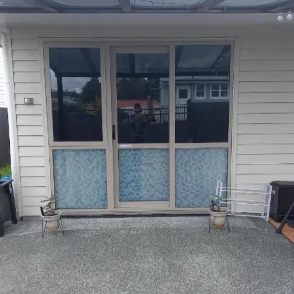 Private Studio with self check-in, Ensuite, WIFI & Kitchenette, hotel in Auckland