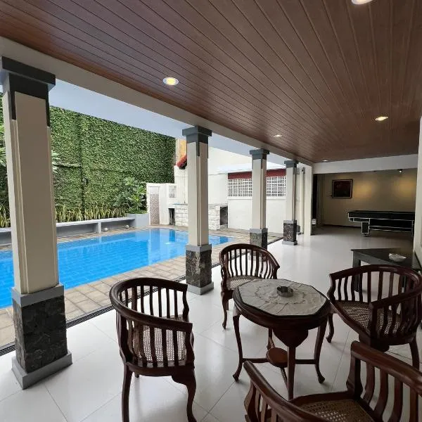 Little Creek Lodge, hotel in Malang