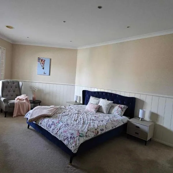 Spacious Serene Luxury Retreat, hotel v destinaci Narre Warren South