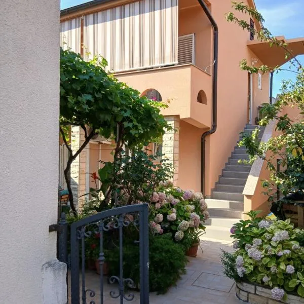 Apartment Flores centre, hotel di Novalja