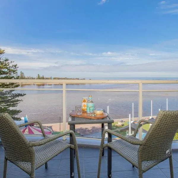 The Entrance Vista - Waterfront Stay with Pool and Spa: The Entrance şehrinde bir otel