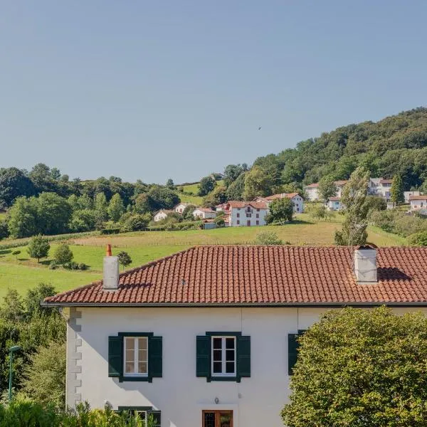 Maison Gamboia, chambres d'hôtes au calme avec jardin, hotel v destinaci Hasparren