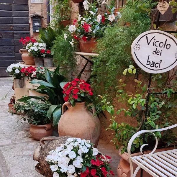 Nel vicolo dei Baci - Casa vacanze al Bacio, hotel in Spello