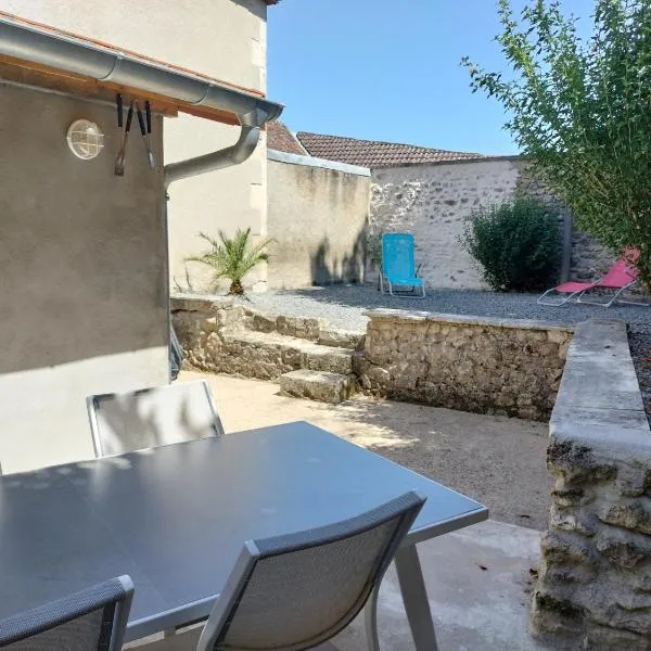 La petite maison de poncho, hótel í Le Blanc