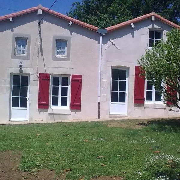 Maison de campagne rustique et confortable, hotel in Mazières-en-Gâtine