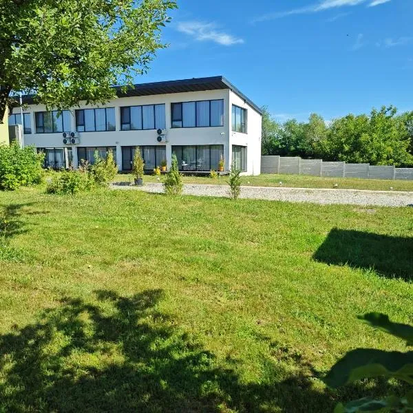 JAI GIRIDHARI, hotel v destinaci Avrig