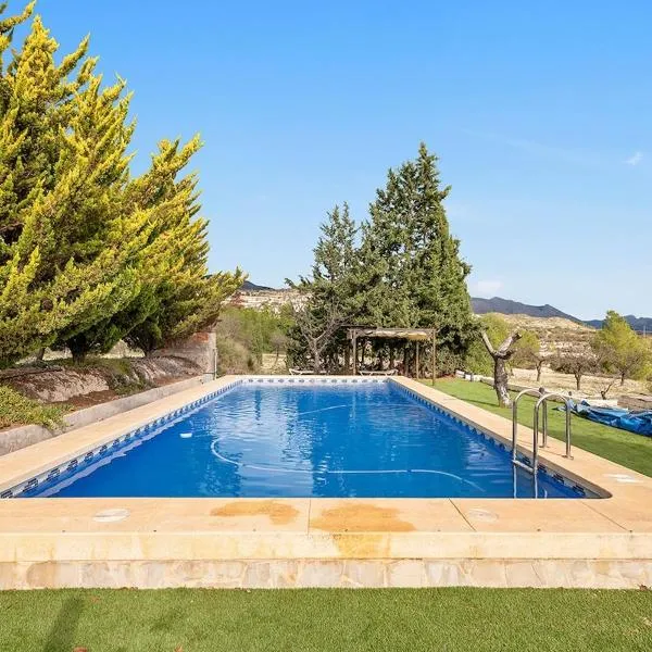 Villa Rancallosa con barbacoa, wifi y piscina privada, hotel in Relleu
