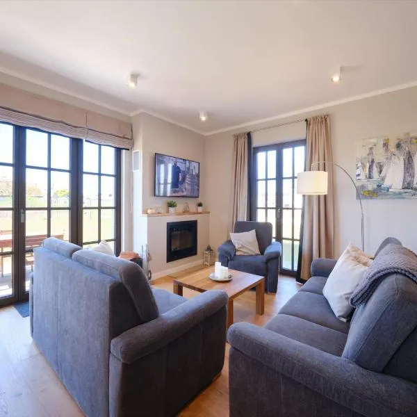 Reetland am Meer - Luxus Reetdachvilla mit 3 Schlafzimmern, Sauna und Kamin H20, hotel in Dranske
