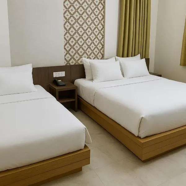 The Sky Comfort Hotel Shreenath - 10 Meters from Shreenathji Temple, viešbutis mieste Natdvara