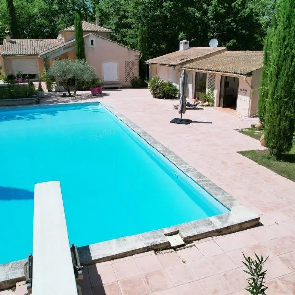 Domaine en Provence Gîte la Ferrandiere, hotel in Carpentras