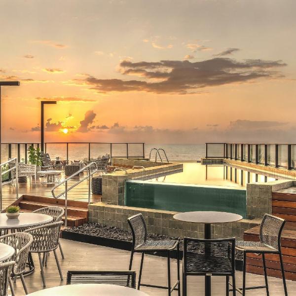 Breeze Experience | Piscina Infinita & Vista Mar
