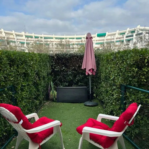 Au Pacific Studio avec jardin à 3 mn des plages, hotel en La Grande-Motte