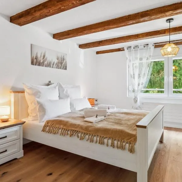 Alpenzauber Chalet 1 - 6 Personen I Bergblick, Nahe Braunwald - Badewanne, nahe Bahnhof und Parkplatz, hotel v destinaci Diesbach