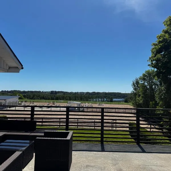 Hallands Equestrian Lägenhet, hotel in Laholm