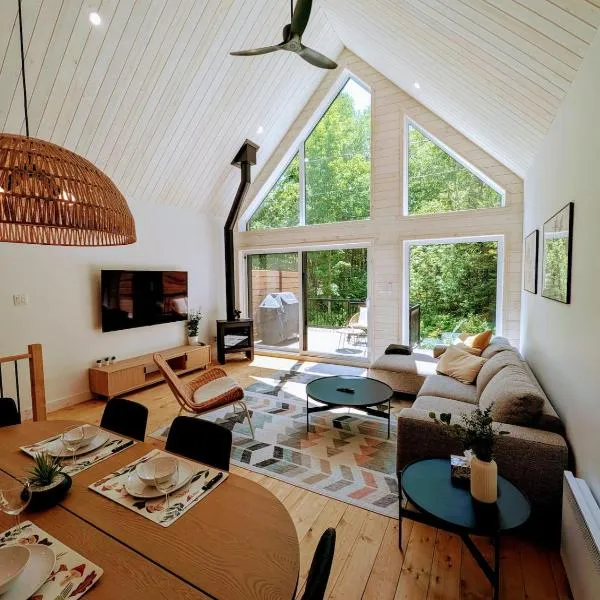 Chalet au Mont-Édouard, Les 3 Versants 38B, hotel in LʼAnse-Saint-Jean