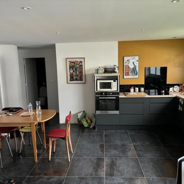 petite maison indépendante idéale pour couple, hotel in Concarneau