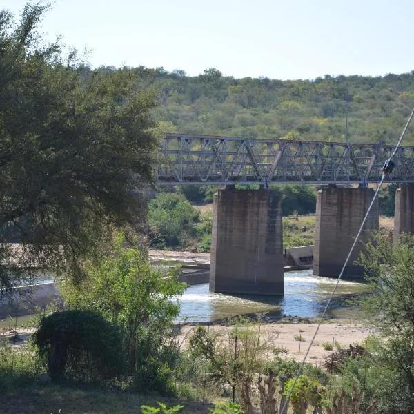 Three Bridges B&B, hotel en Mica