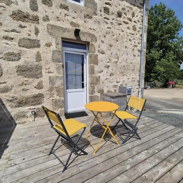 Gîte La Pinochonnerie 2/4pers 6 min Puy du Fou、シャンブルトーのホテル