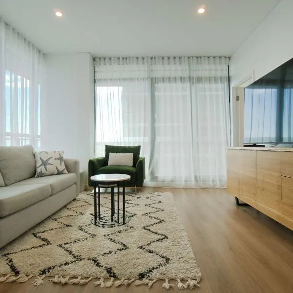 Luxe CBD Retreat- 2BR Apt w Pool Gym Steam&Sauna, khách sạn ở Adelaide