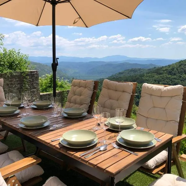 Rustic villa with breathtaking views, hotel in Oprtalj