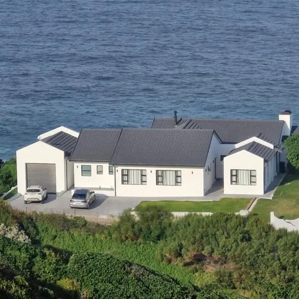 Tsitsikama Beach House, hotel u gradu Eersterivierstrand