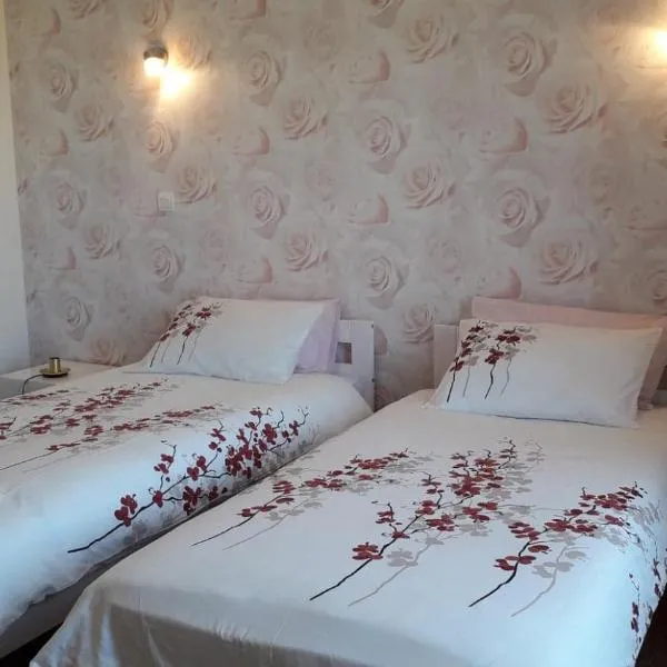 La Maison en Cézallier - Roses, hotel in Marcenat