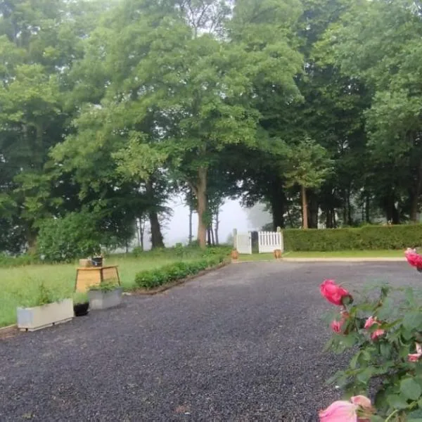 Les Ecuries du Chateau, מלון באברנש