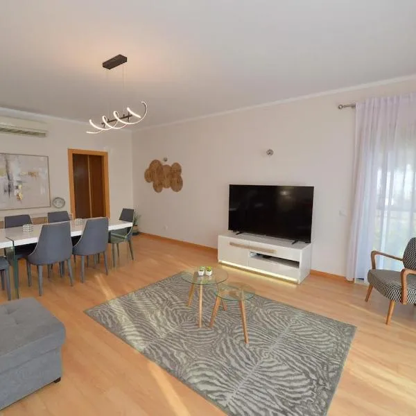 Seahorse Luxury Apartment with Pool and Seaview, hotel em Olhão