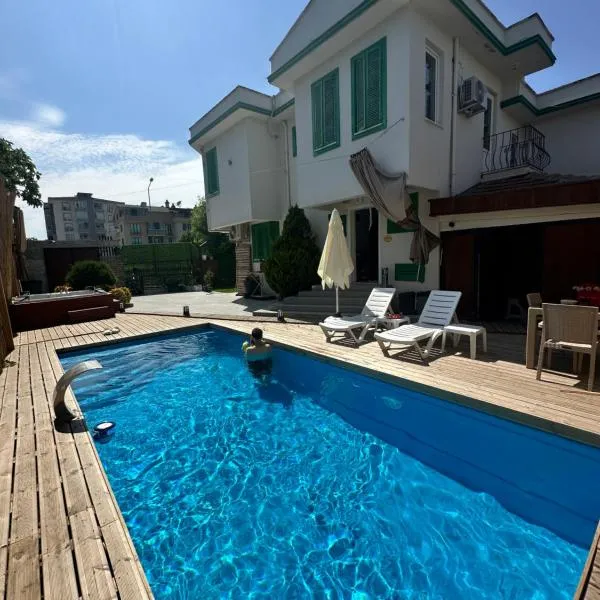Yeşil Panjurlu Bahçeli Villa, hotel v destinaci Nilüfer