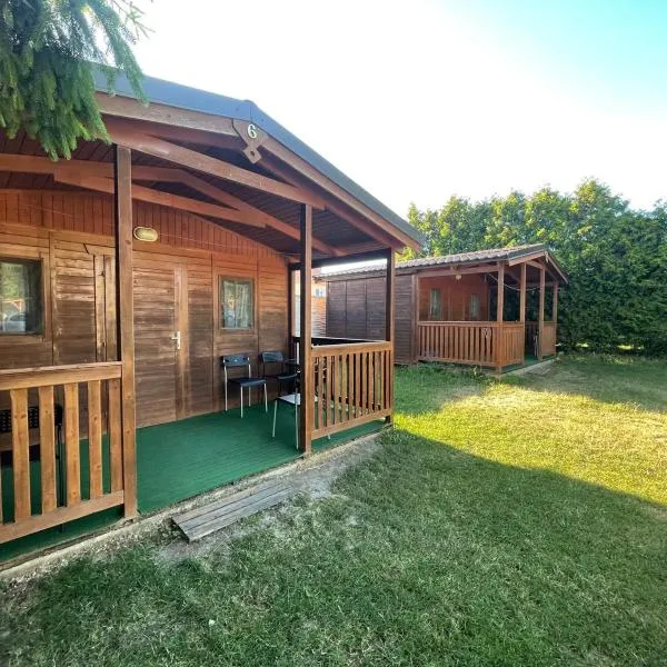 Autocamp Free Star - Chatky a Bungalovy, hotel in Strachotín