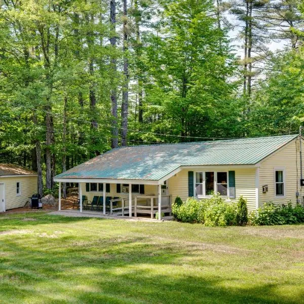 Outdoor Exploration Quaint North Conway Cottage!, hotel in North Conway