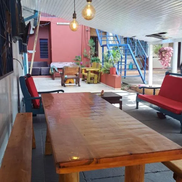 Hummingbird Hostel, hotel in Ciudad del Este