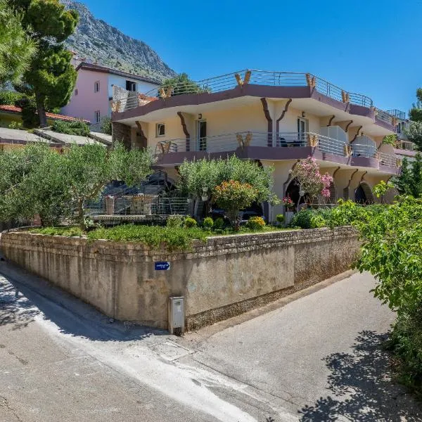Apartments by the sea Lokva Rogoznica, Omis - 24321, hotel in Lokva Rogoznica