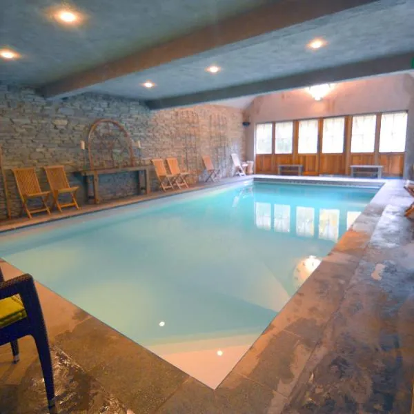 Magnificent Manor in Vresse-Sur-Semois with Sauna, hotel in Vresse-sur-Semois