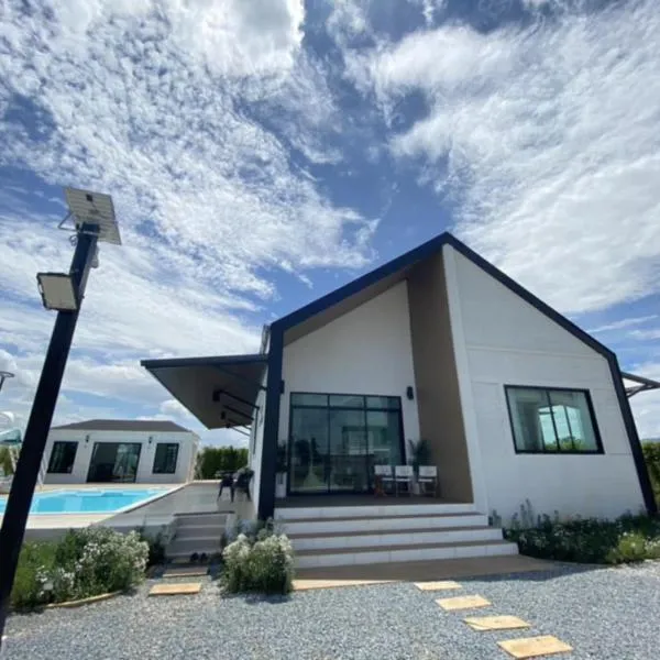 373 pool villa, hotel Csiangrajban